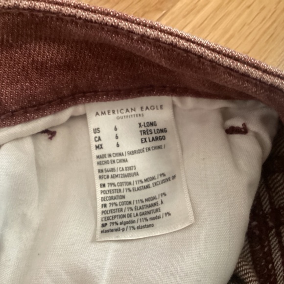 Dark burgundy color -  Mom Jean -  American Eagle Jeans -  like new - size 6 - Picture 5 of 6